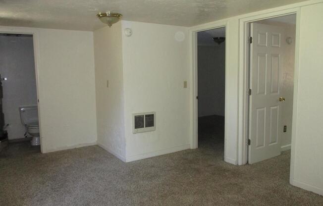 1090 1/2 W BROADWAY