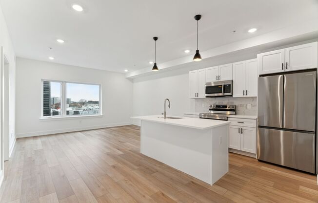 2 beds, 2 baths, 928 sqft, $2,175, Unit Unit 605