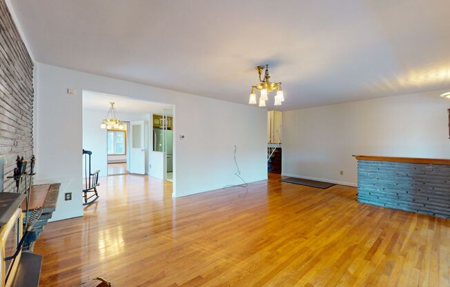 3 Bedroom Split Level in Woodbridge