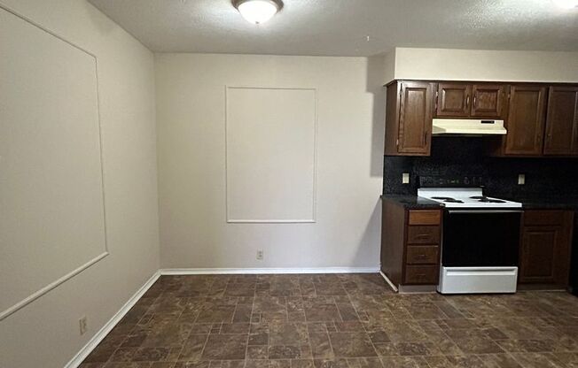 2 beds, 2 baths, 1,200 sqft, $940, Unit #12