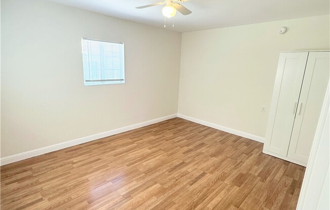 1528 N ALEXANDRIA AVE