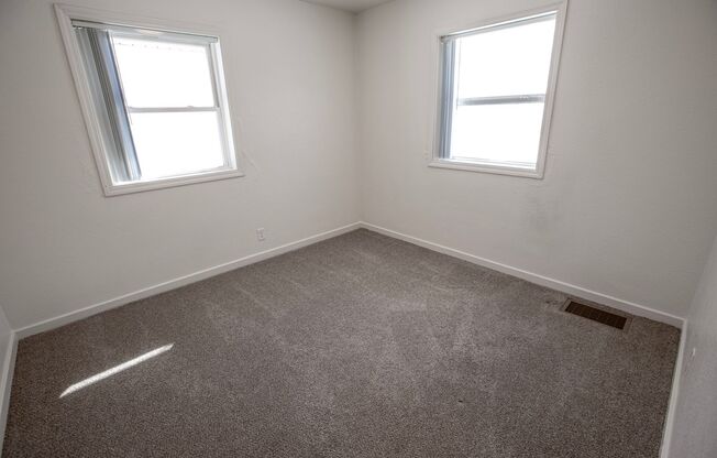 3 beds, 2 baths, 1,600 sqft, $1,995, Unit ew-21