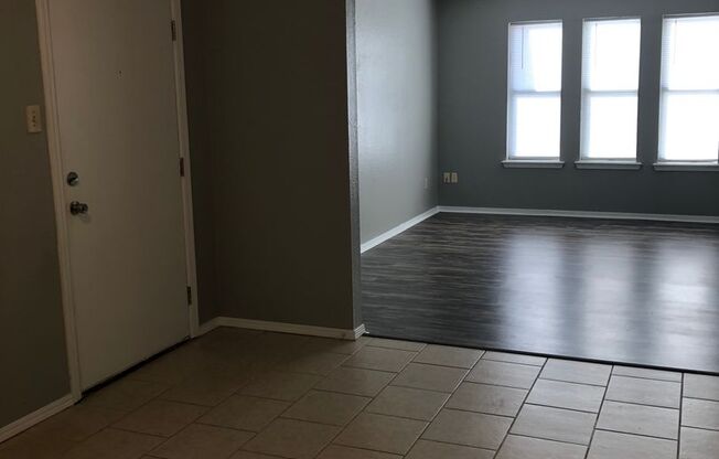 2 beds, 1 bath, 1,078 sqft, $850, Unit Unit B