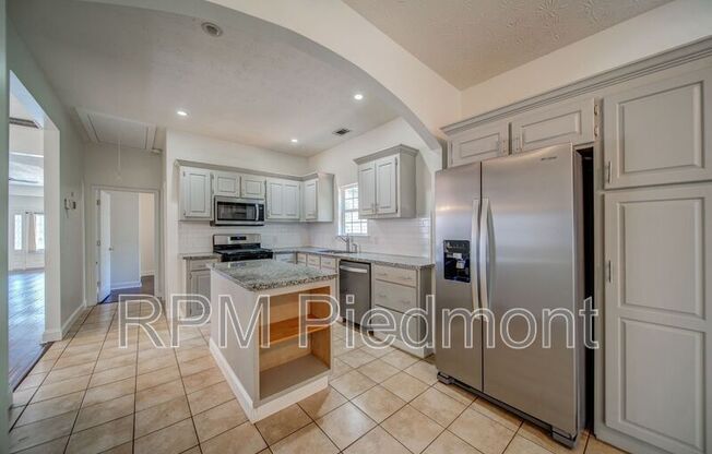 81 CLAY ST SE