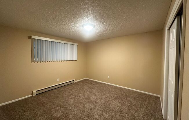 3 beds, 1 bath, 1,000 sqft, $1,300, Unit 3