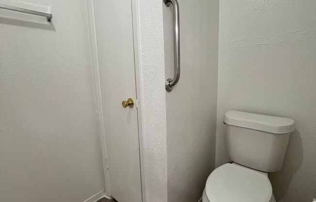 3 beds, 2 baths, 1,231 sqft, $1,515, Unit 1101