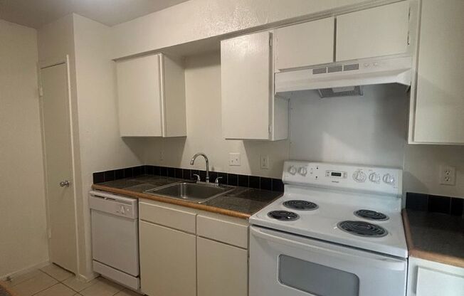 2 beds, 1 bath, 858 sqft, $1,655, Unit OPA-175