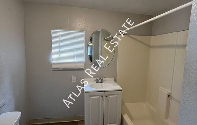 2 beds, 1 bath, 571 sqft, $1,595