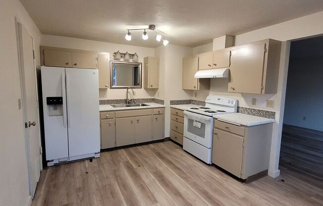 2 beds, 1 bath, 800 sqft, $1,495, Unit 360-03