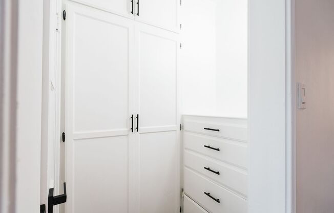 Studio, 1 bath, 325 sqft, $2,198, Unit 16