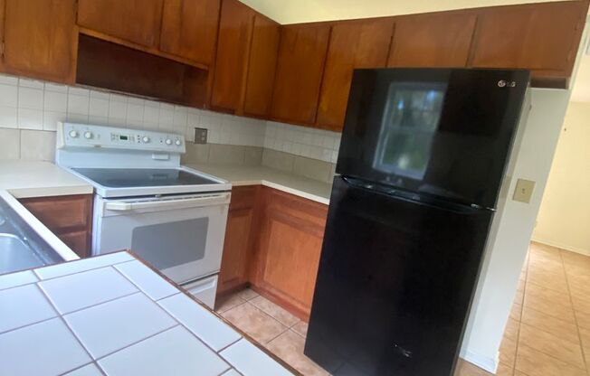 2 beds, 1 bath, $1,300