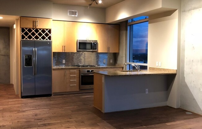 2 beds, 2 baths, $2,600, Unit Unit 909