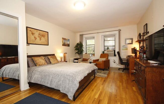 134 W 87 ST
