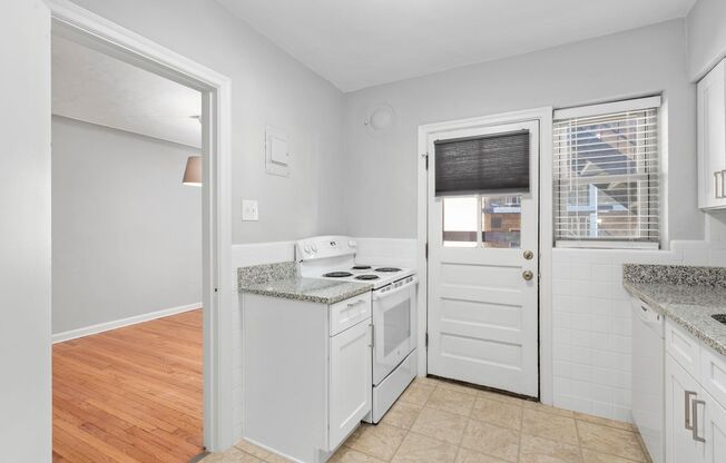 2 beds, 1 bath, $1,195, Unit 5825-2S