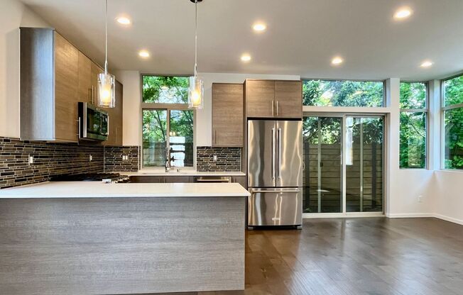 Charming Modern Stand-Alone Home in Ballard – Rooftop Deck & Parking Included