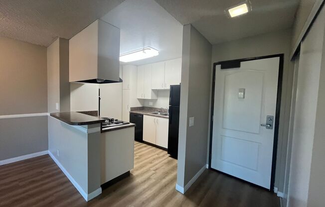 2 beds, 1 bath, 980 sqft, $2,400, Unit 055