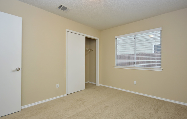 3 beds, 2 baths, 1,147 sqft, $1,925, Unit 11606A