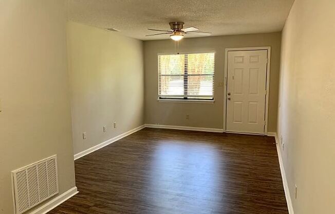 1 bed, 1 bath, $600, Unit H07