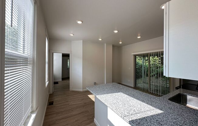 6 Bed/2 Bath w/Ample Parking Mins. from UC $750/pp ($4500/mo)!