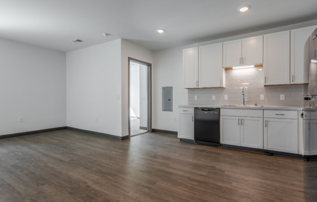 2 beds, 2 baths, 987 sqft, $1,750, Unit 412