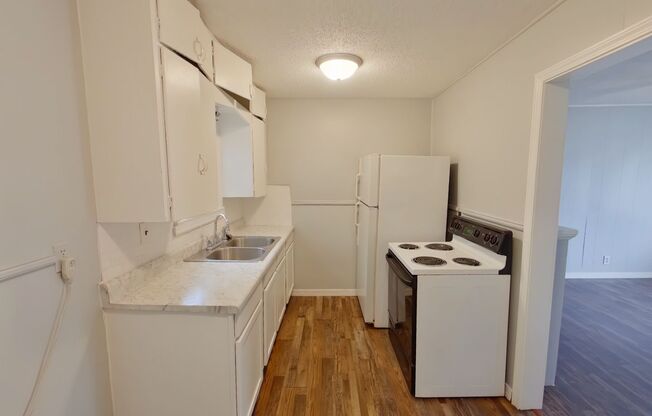 2 beds, 1 bath, $825