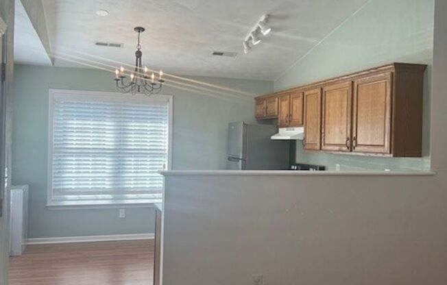 2 beds, 1 bath, $1,200