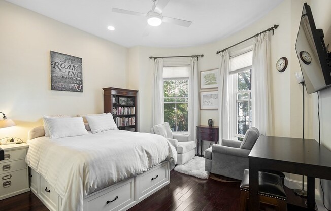 216 W CANTON ST