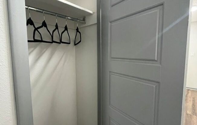 2 beds, 1 bath, 725 sqft, $1,610, Unit 401