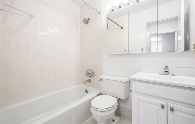 3 beds, 2 baths, $10,900, Unit 6P