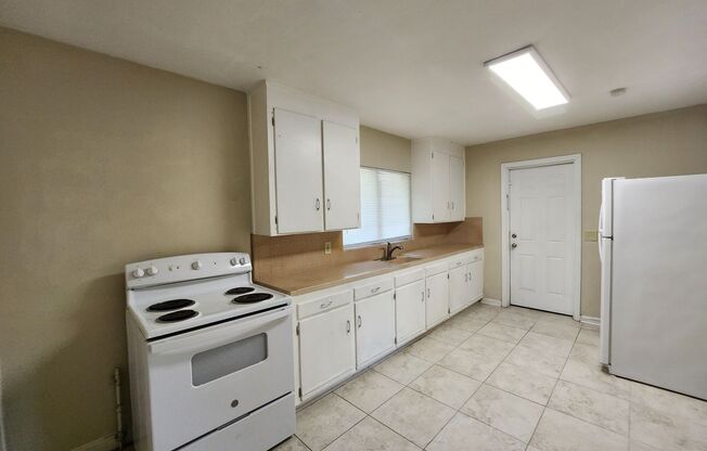 2 beds, 1 bath, $1,395