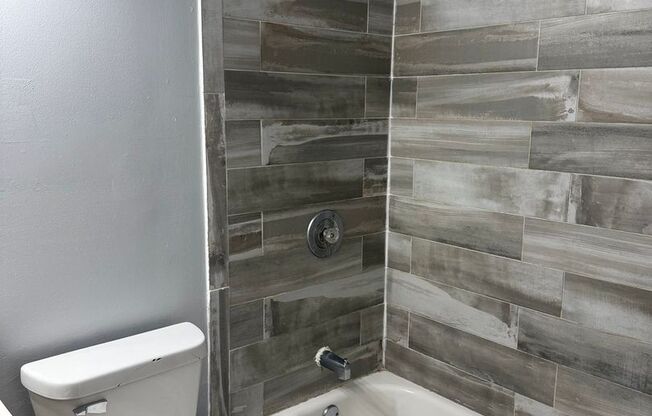 3 beds, 1 bath, 1,000 sqft, $1,750, Unit 135HS