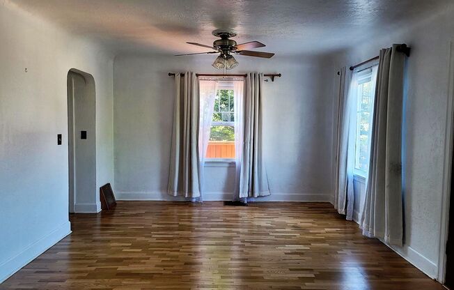 Charming 4 Bedroom Home in Convenient Bremerton Location!