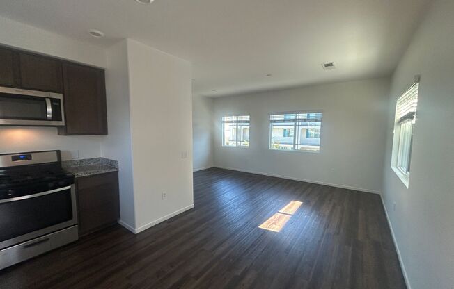 1 bed, 1 bath, 700 sqft, $2,495, Unit 142-201