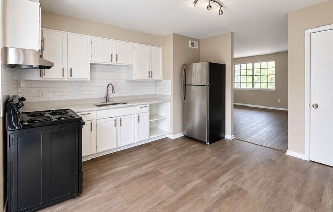 2 beds, 1 bath, 1,010 sqft, $1,150, Unit I01