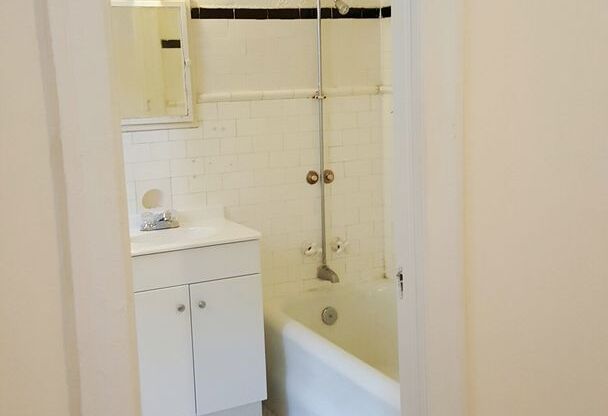 2 beds, 2 baths, 775 sqft, $1,875, Unit 410