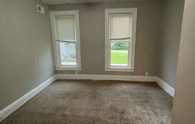 4 beds, 1 bath, $1,500