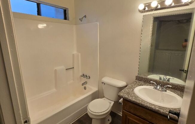 Studio, 1 bath, 580 sqft, $1,900, Unit 4