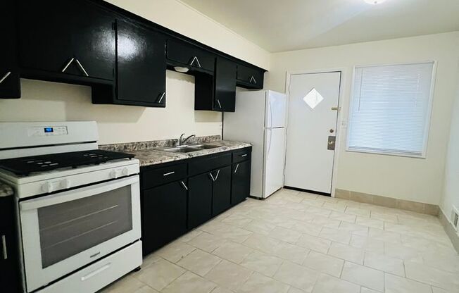 2 beds, 1 bath, $1,200