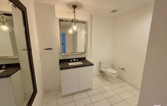 1 bed, 1.5 baths, 1,010 sqft, $5,000, Unit 30F