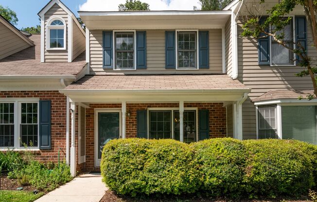 Beautiful Townhome 5 Mins to Duke & 10 mins to Downtown!