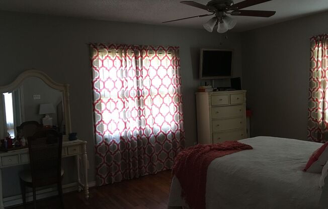 2 beds, 1 bath, $1,295, Unit Front