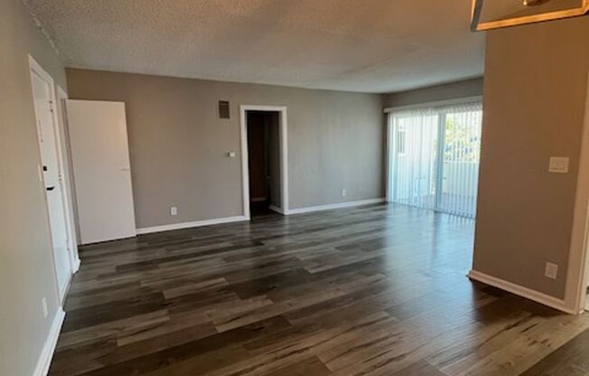 TARZANA 6210