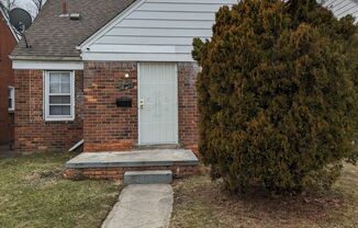 3 beds, 1.5 baths, $1,225