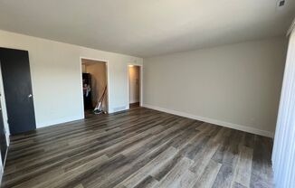 2 beds, 1 bath, 800 sqft, $1,100, Unit 3