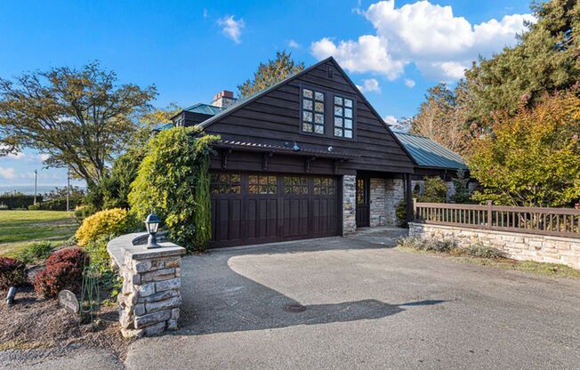 Secluded estate in Blue Ridge with 180' view of the Sound & Olympics