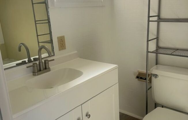 2 beds, 1 bath, $950, Unit 931 CHESTNUT ST- APT D