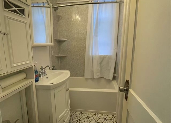 153 STRATHMORE RD