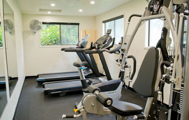 2 beds, 1 bath, 840 sqft, $1,516, Unit 0144