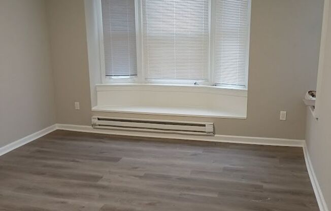 1 bed, 1 bath, 900 sqft, $1,200, Unit Unit 4