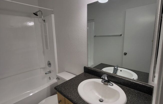 1 bed, 1 bath, 640 sqft, $2,100, Unit 644 - 17